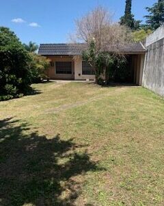 Hermosa casa con amplio patio y pileta