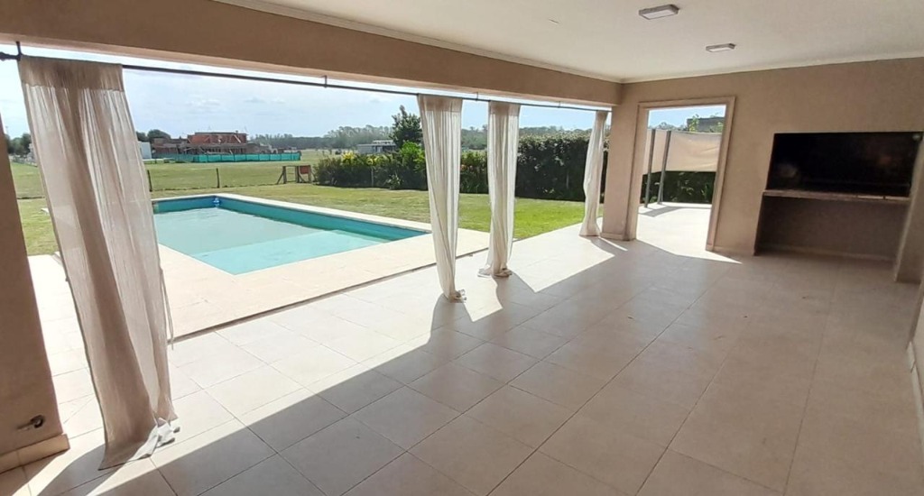 Casa 5 ambientes La Concepción Luján con inversión con renta - Imagen 2