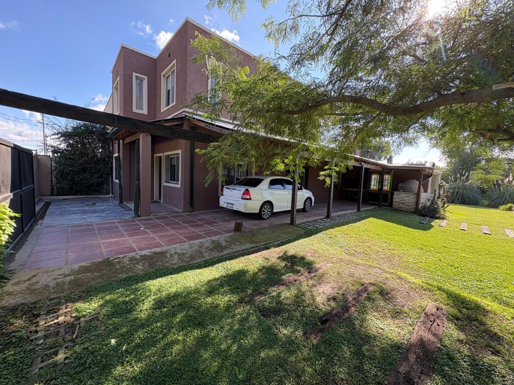 Casa quinta en La Lonja - calle Comodoro Rivadavia - Imagen 2