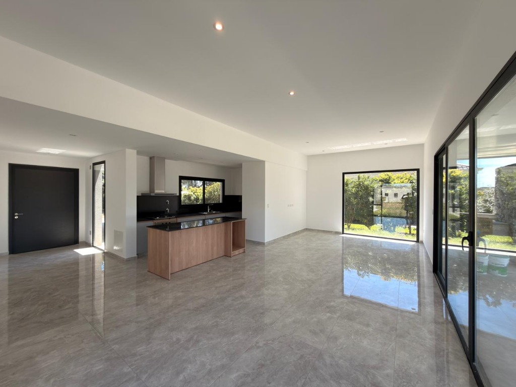 Casa Moderna a Estrenar en Venta en La Concepcion Lujan - Imagen 7