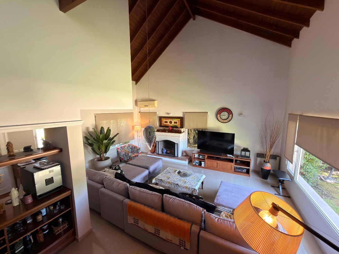 Casa en La Concepción I con fondo a pulmón verde, pileta y excelente calidad constructiva - Imagen 9