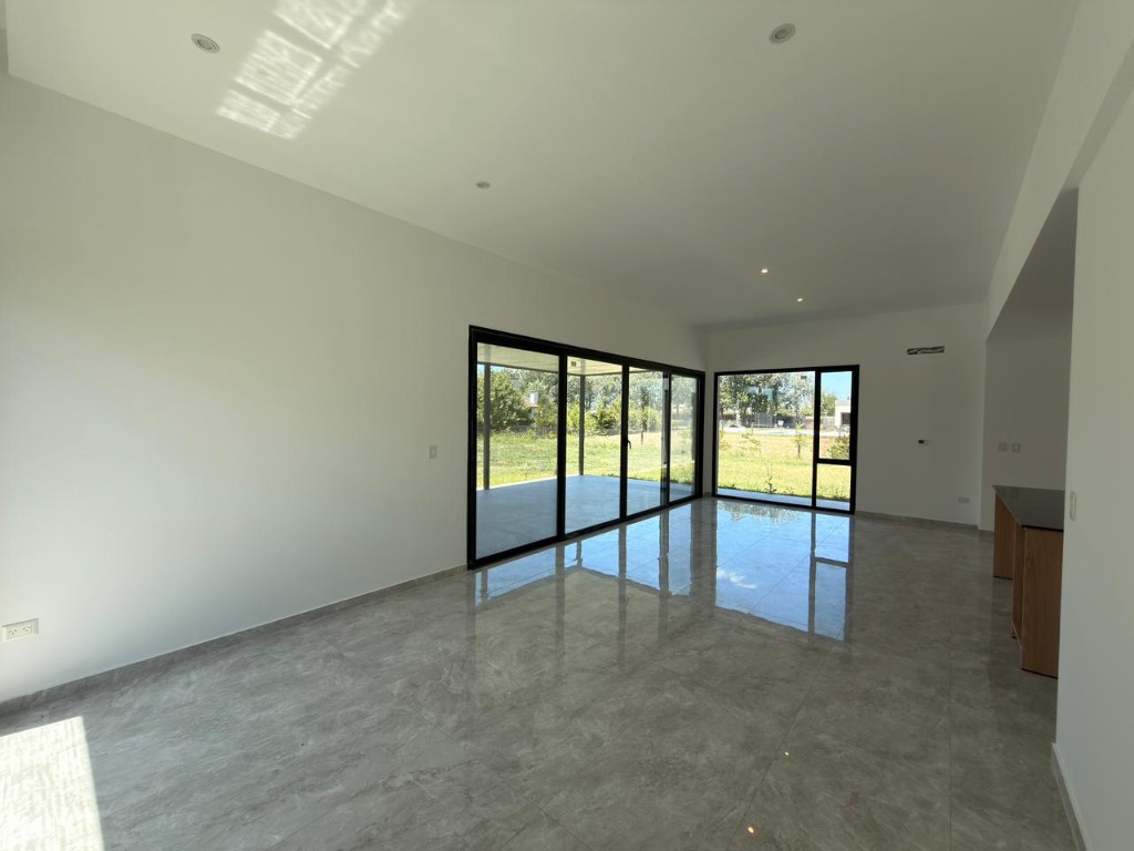 Casa Moderna a Estrenar en Venta en La Concepcion Lujan - Imagen 6