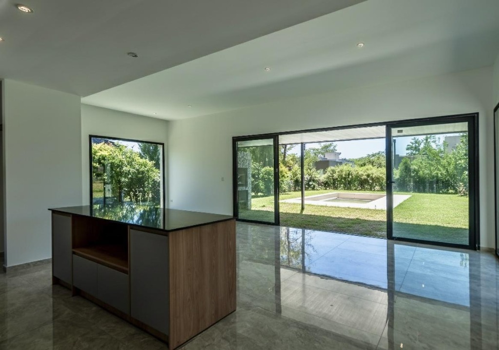 Casa Moderna a Estrenar en Venta en La Concepcion Lujan - Imagen 5