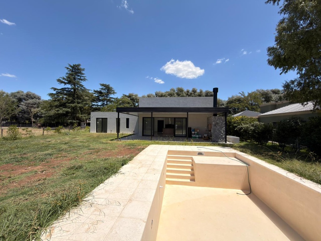 Casa Moderna a Estrenar en Venta en La Concepcion Lujan - Imagen 25