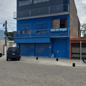 Local comercial con depósitos en Derqui