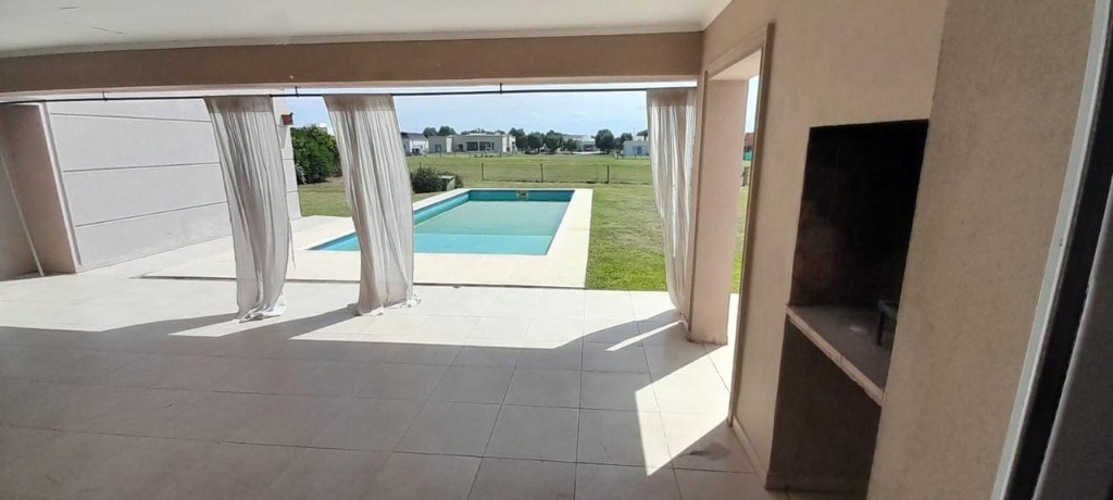Casa 5 ambientes La Concepción Luján con inversión con renta - Imagen 4