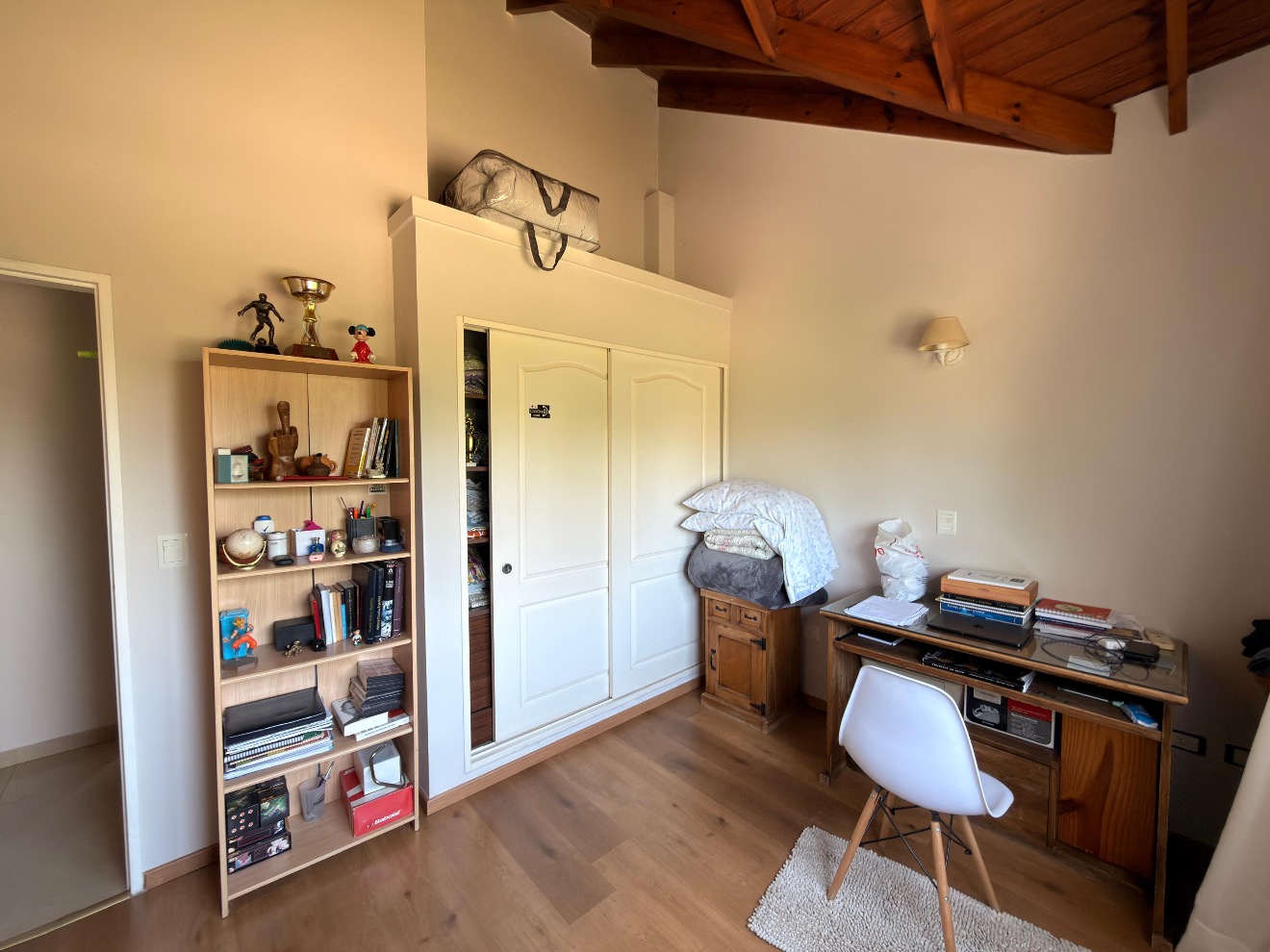 Casa en La Concepción I con fondo a pulmón verde, pileta y excelente calidad constructiva - Imagen 15