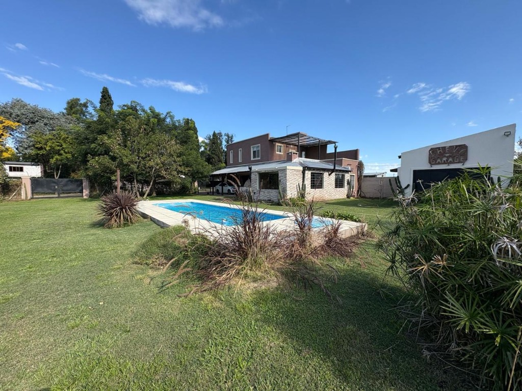 Casa quinta en La Lonja - calle Comodoro Rivadavia